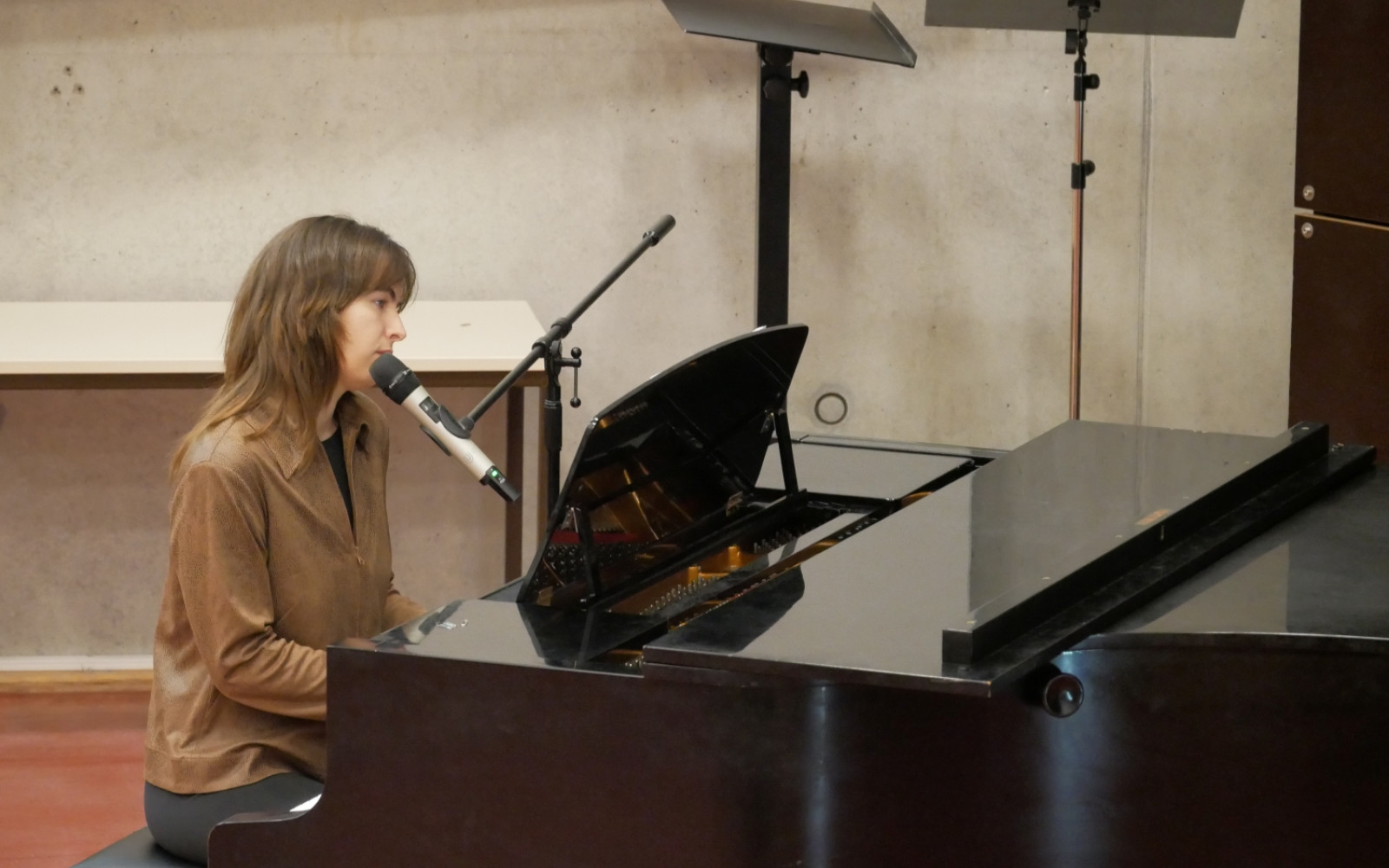 Stimmungsvolle Einleitung durch Rahel Schneider